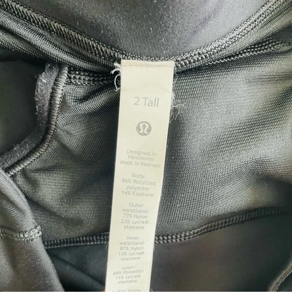 Lululemon SIZE 2 TALL Speed Up MR midrise 5” shorts in black